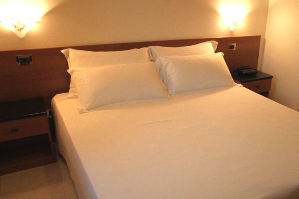 Soundproofing, free WiFi, bed sheets