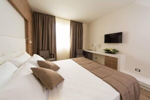 Soundproofing, free WiFi, bed sheets
