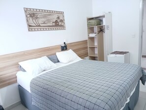 Kahden hengen huone (yksi tai kaksi sänkyä) | 2 makuuhuonetta, minibaari, ilmainen Wi-Fi, vuodevaatteet