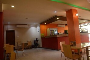 Spécialités Cuisine locale et internationale