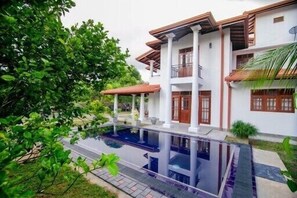 Outdoor pool - Villa Almond Leaf (Hikkaduwa)