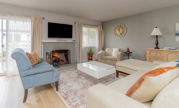 Smart-TV, peis og bøker