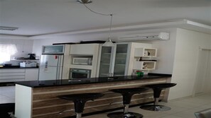 Microwave, stovetop, cookware/dishes/utensils