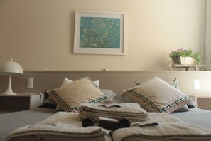 3 Schlafzimmer, Schreibtisch, Bügeleisen/Bügelbrett, WLAN