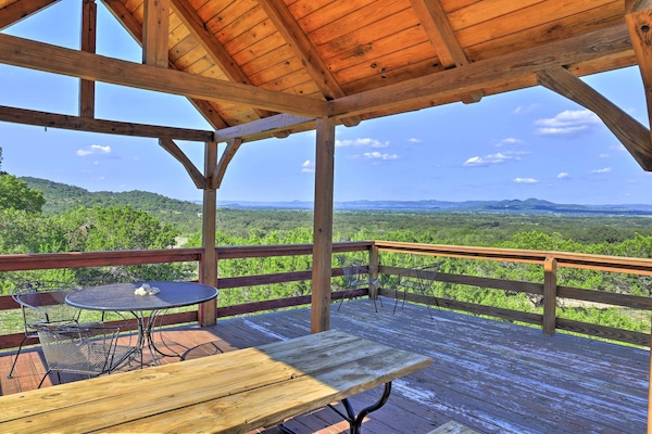 Viewing Deck (0.4 Mi Away) | Outdoor Dining