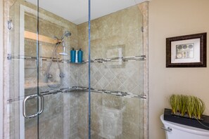 Combined shower/bathtub, hair dryer, towels, soap - Desirable Ironwood Country Club (Palm Desert)