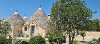Stunning, Tastefully Renovated Trullo with Large Pool In Alberobello countryside