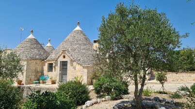 Stunning, Tastefully Renovated Trullo with Large Pool In Alberobello countryside