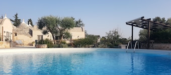 Stunning, Tastefully Renovated Trullo with Large Pool In Alberobello countryside