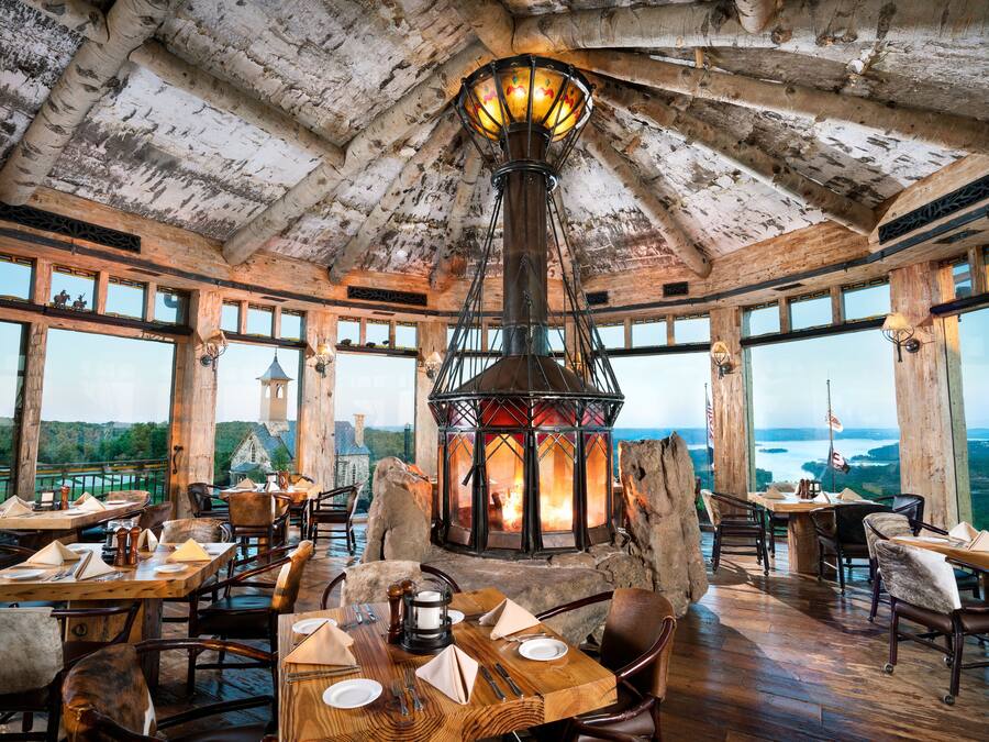 8 restaurants; breakfast, lunch and dinner served