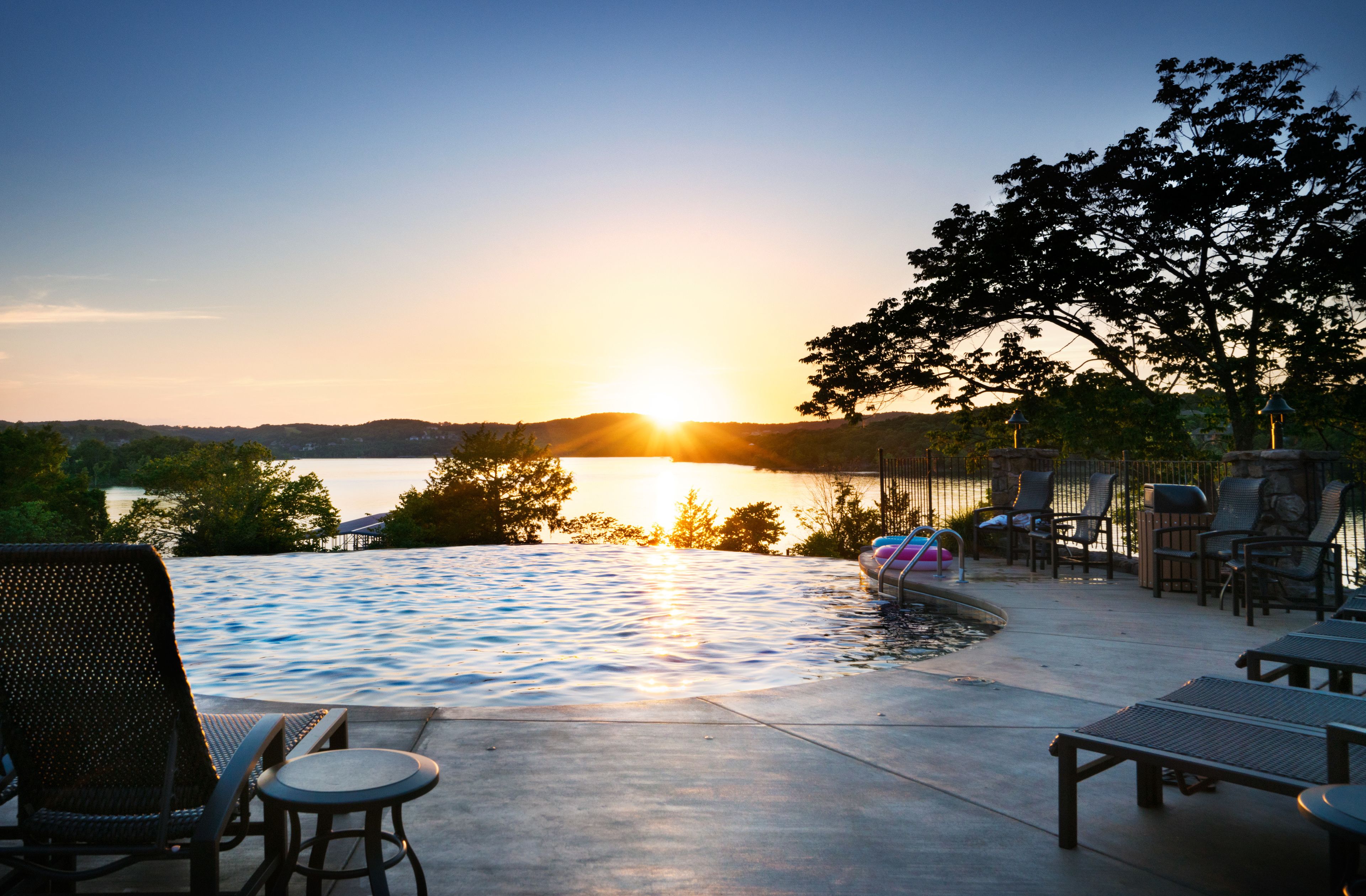 室内游泳池，4 室外游泳池