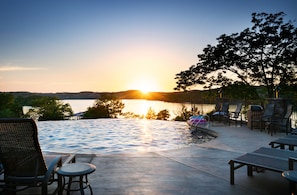 Innenpool, 4 Außenpools