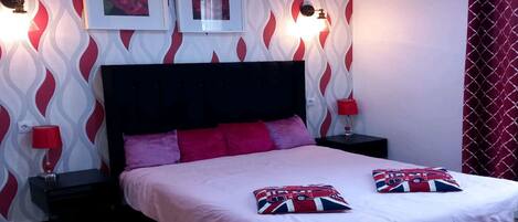 3 habitaciones, escritorio, tabla de planchar con plancha y wifi