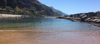 Panoramic Sea and Mountain Views: 2 master bedrooms both with ensuite bathrooms