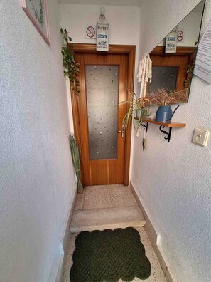 Unclassified image, 5 of 25, button - CASA PITA.  (San Justo de la Vega)