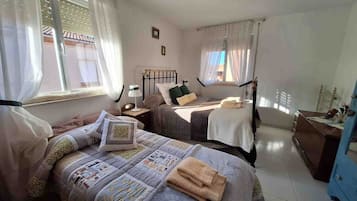 5 bedrooms, desk, iron/ironing board, travel cot