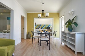 Dining - Rainha II Beach Apartment by Portugal Portfolio (Cascais)