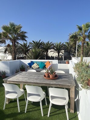 تناول الطعام بالخارج