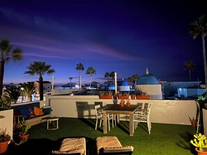 تناول الطعام بالخارج