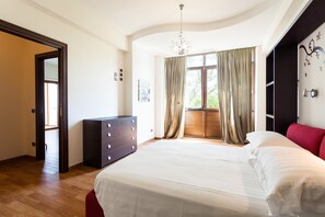 2 bedrooms, in-room safe, iron/ironing board, free WiFi