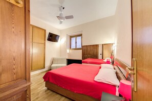 2 bedrooms, iron/ironing board, travel cot, free WiFi