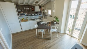 Fridge, microwave, oven, stovetop - Penthouse of the Stars (Firenze)