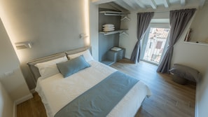 2 bedrooms, iron/ironing board, free WiFi - Penthouse of the Stars (Firenze)