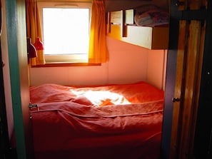 5 bedrooms, desk, iron/ironing board, travel cot
