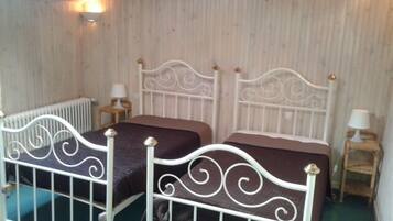 4 Schlafzimmer, Bügeleisen/Bügelbrett, WLAN