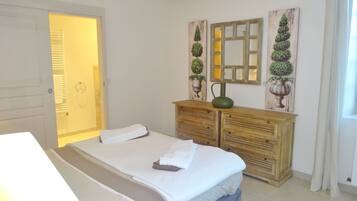 4 slaapkamers, een kluis op de kamer, een strijkplank/strijkijzer