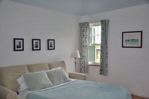 2 makuuhuonetta, silitysrauta/-lauta, Wi-Fi, vuodevaatteet