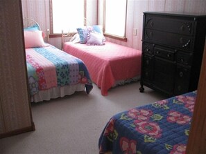 2 makuuhuonetta, silitysrauta/-lauta, Wi-Fi, vuodevaatteet