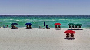 On the beach - Fabulous condo, excellent reviews!! 2 chairs and 1 umbrella (Available Mar-Oct) (Navarre)