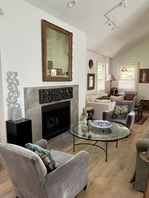 Smart TV, fireplace, DVD player, stereo