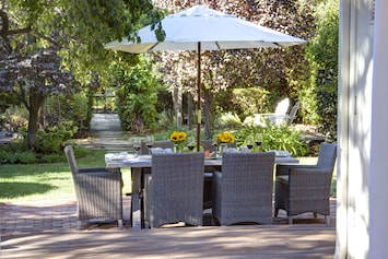 Lush gardens, beautiful setting. Private.and serene.