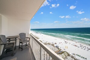 Property grounds - CONDO IS ON THE BEACH!
240+ 5-star reviews - Tiki Bar - 3 Pools - 2 Hot Tubs (Destin)