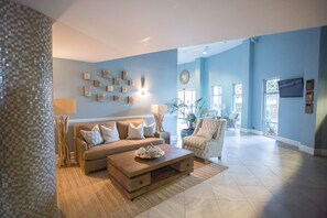 Een televisie en een dvd-speler