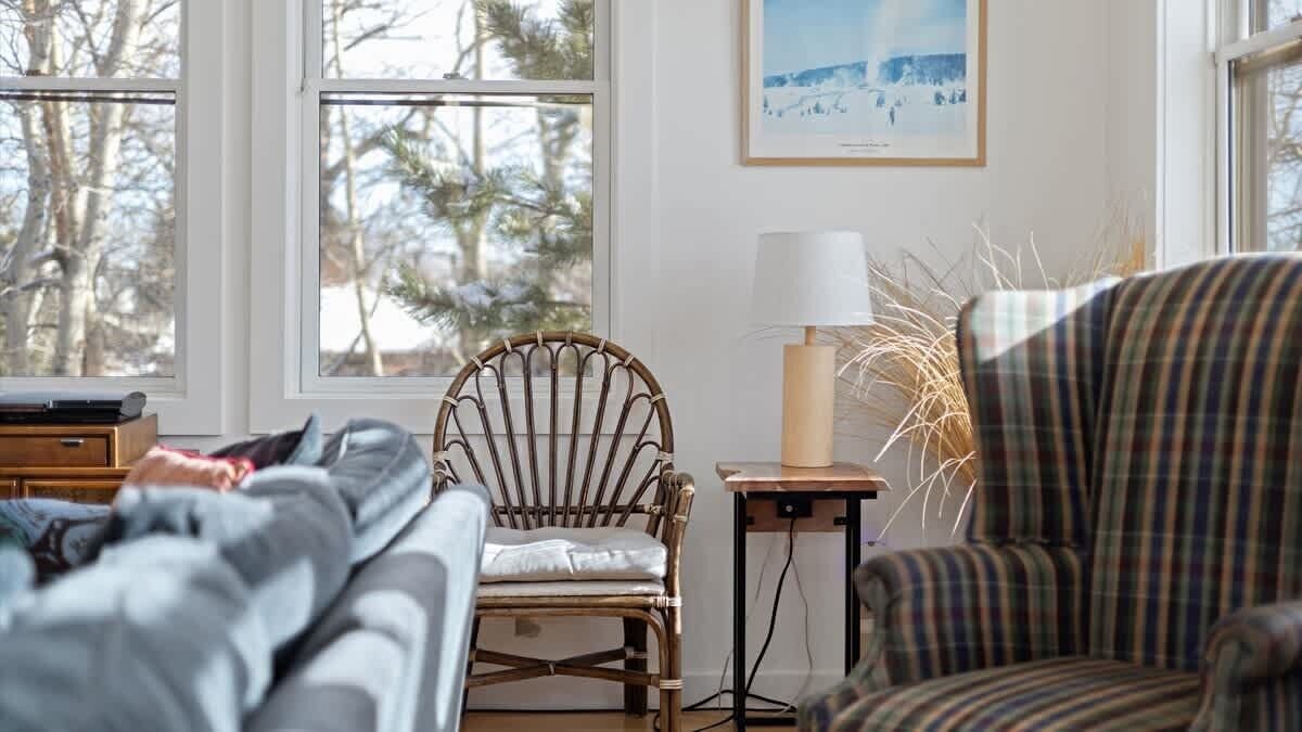 Smart-TV, Kamin, Arbeitsbereiche