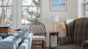 Smart-TV, Kamin, Arbeitsbereiche