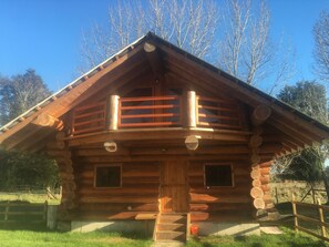 Vista frontal de la propiedad