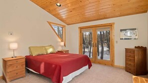 3 chambres, fer et planche à repasser, lit de bébé portatif