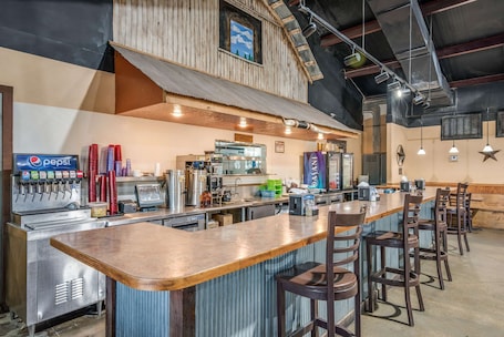 Restaurant. Rodeway Inn Gurdon I-30