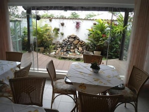 Bao gồm bữa sáng buffet hàng ngày