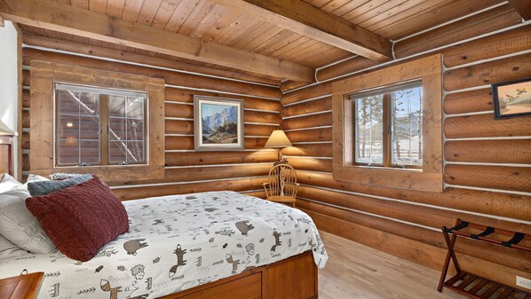 3 bedrooms, iron/ironing board, travel crib, free WiFi