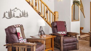 Interior - Mountain View Tee and Ski (Red Lodge)