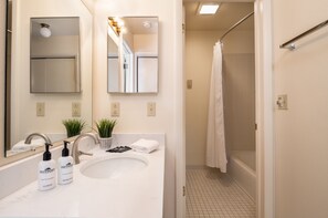 Hair dryer, towels - Outpost: Pitchfork 2306 - Close to Snow King Mtn! (Jackson)