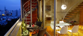 PENTHOUSE / Terrasse & piscine / Vue sur la ville / 2chambres / BUILDING W. ÉQUIPEMENTS