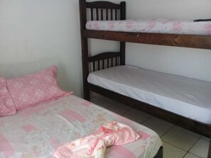 Phòng Suite cơ bản, nhiều giường, không hút thuốc | Truy cập Internet không dây miễn phí, bộ trải giường