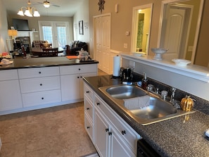 Fridge, microwave, oven, stovetop - Walking Distance From Course! (Augusta)