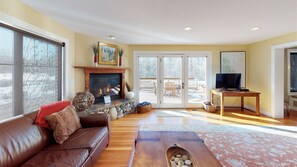 Smart TV, fireplace, DVD player, books